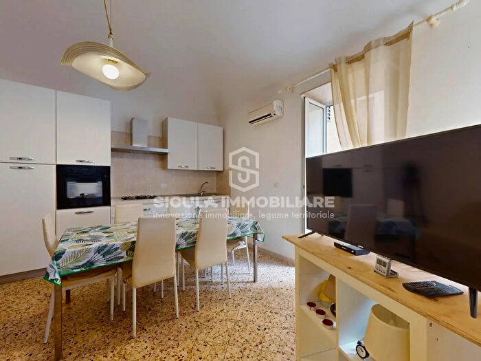 Appartamento trilocale in vendita in Via Orfanelli, Santo Stefano Di Camastra