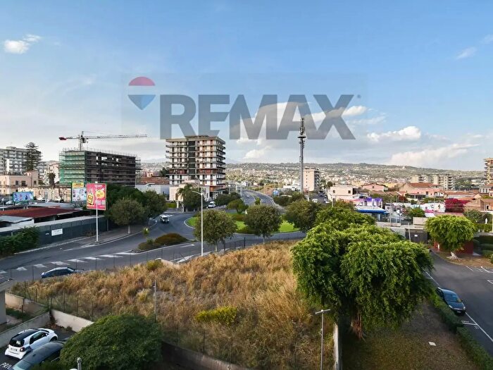 Appartamento con 6 locali in vendita in Via del Rotolo, Catania