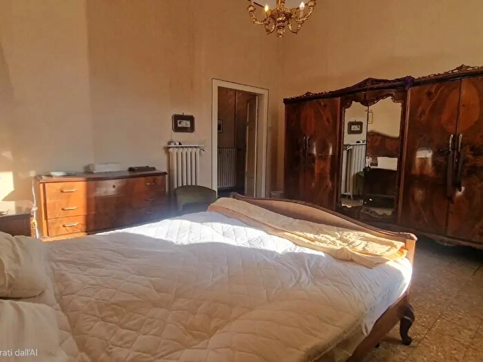 Appartamento con 6 locali in vendita in Carrara