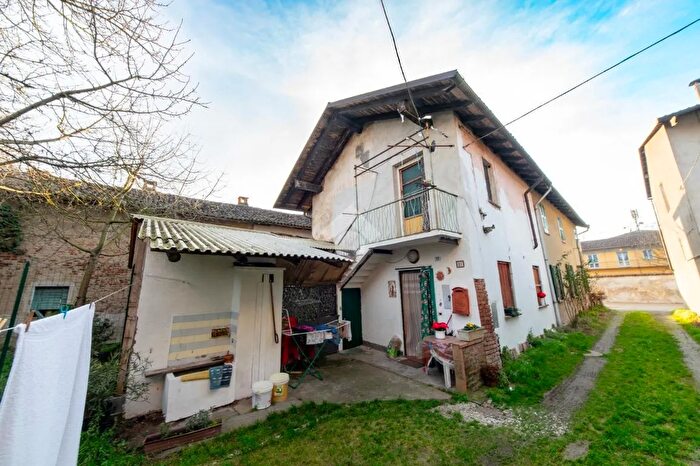 Casa con 6 locali in vendita in Via G Marconi, Caresana