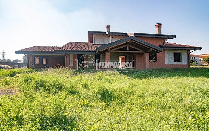 Casa con 5 locali in vendita in Via Indro Montanelli, Bariano