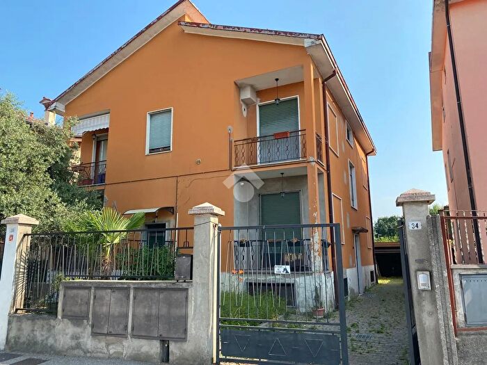 Casa con 6 locali in vendita in Via Piave, Verderio