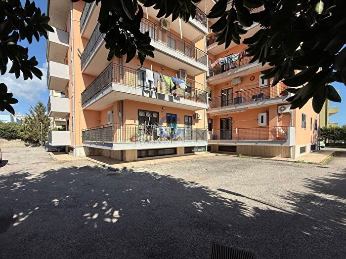 Casa trilocale in affitto in Viale Crotone, Catanzaro Lido, Catanzaro