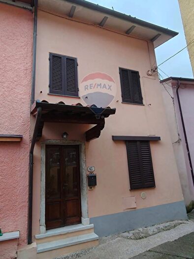 Casa con 6 locali in vendita in Via Giorgi, Seravezza