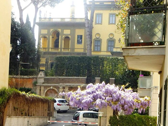 Appartamento quadrilocale in affitto in Euclide, Roma