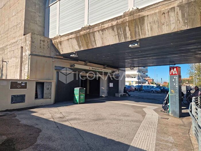 Appartamento con 5 locali in vendita in Via Castellana Sicula, Roma
