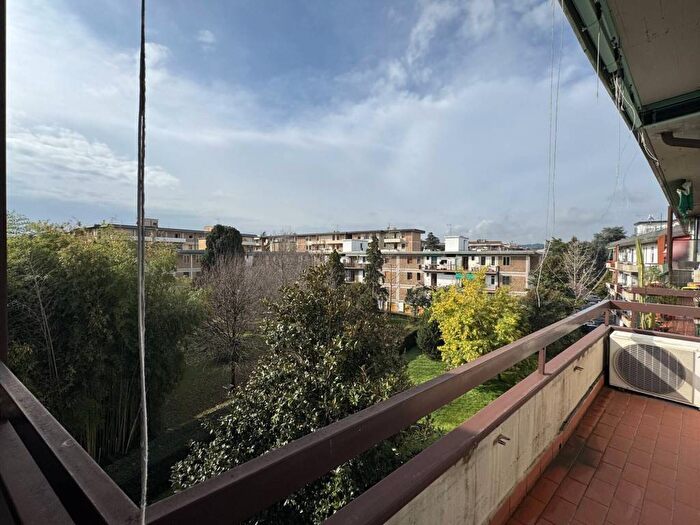 Appartamento con 5 locali in affitto in Europa, Firenze