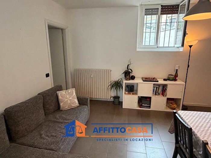 Appartamento trilocale in affitto in Via Luigi Manfredini, Paolo Sarpi, Milano