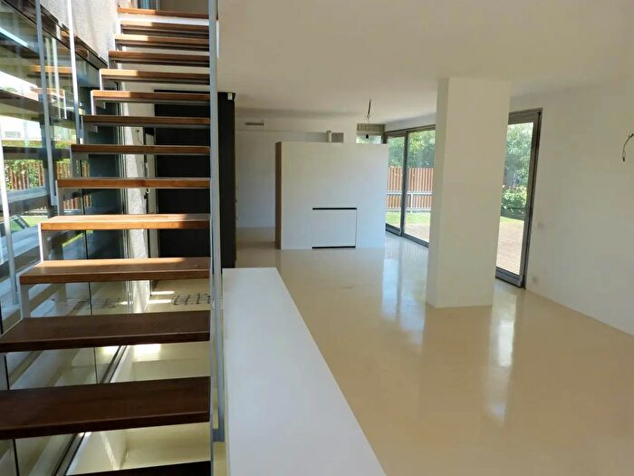 Casa con 8 locali in vendita in Camaiore