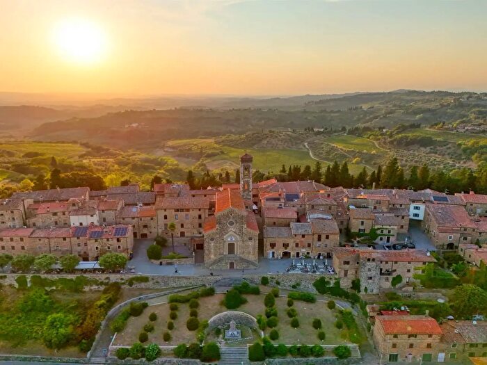 Appartamento con 5 locali in vendita in Piazza Barberini, Barberino Tavarnelle