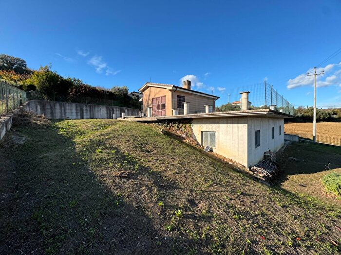 Casa con 6 locali in vendita in Fermo