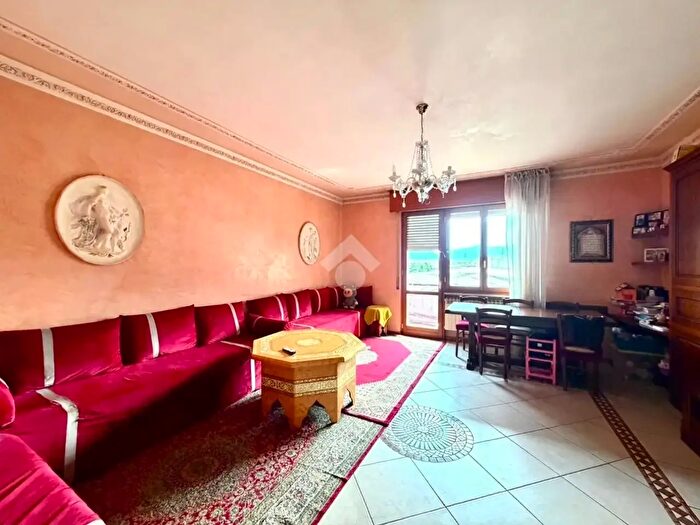 Appartamento quadrilocale in vendita in Via Rondinera, Rogno