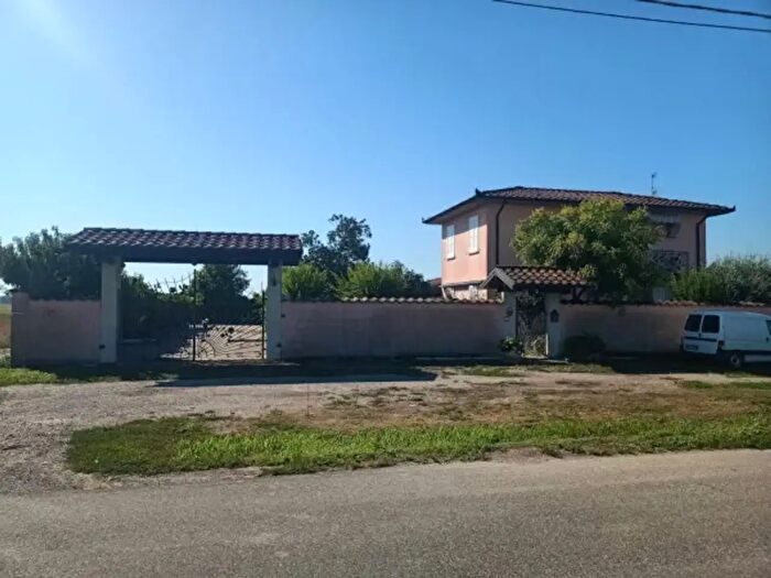 Casa con 6 locali in vendita in Pieve Porto Morone