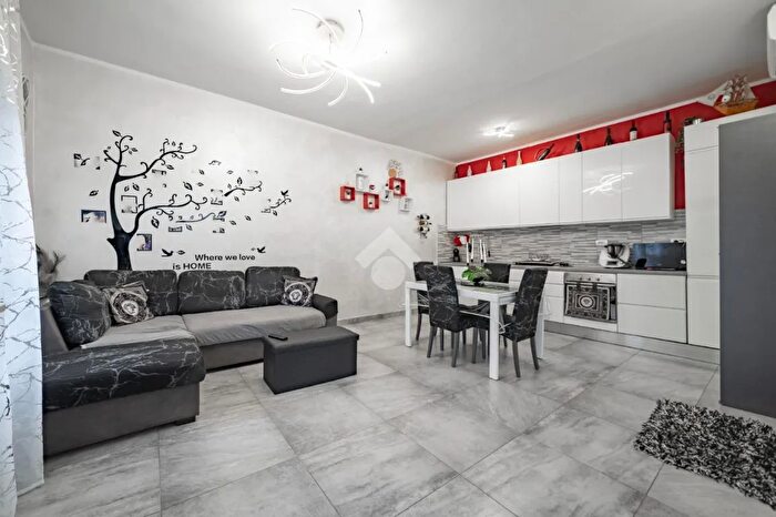 Appartamento quadrilocale in vendita in Via Bengasi, Paderno Dugnano