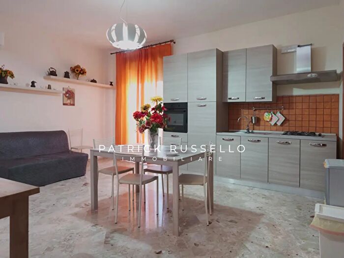 Appartamento con 11 locali in vendita in Corso Vittorio Emanuele, Gela