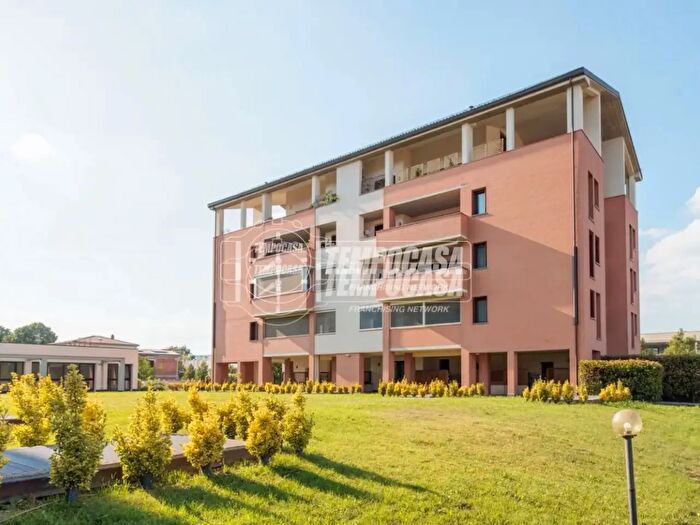 Appartamento trilocale in vendita in Via Nino Manfredi, Parma