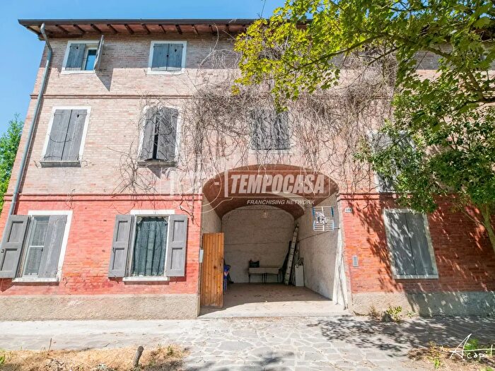 Casa con 5 locali in vendita in Via Limidi, Soliera