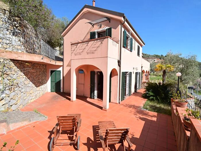 Appartamento con 5 locali in vendita in Località Moltedo Snc, Diano San Pietro