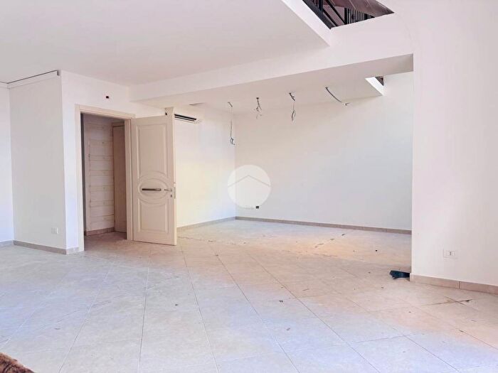 Appartamento trilocale in affitto in Locale Commerciale via fabio cannella, Duomo Fontana Luminosa, LAquila