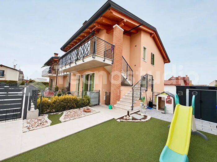 Appartamento trilocale in vendita in Via Pellestrina, Cologna Veneta
