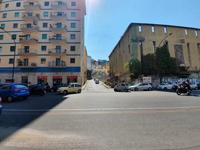 Appartamento trilocale in vendita in Traversa a Privata Brigata Bologna Tratto Detto Alberto Spada, Napoli
