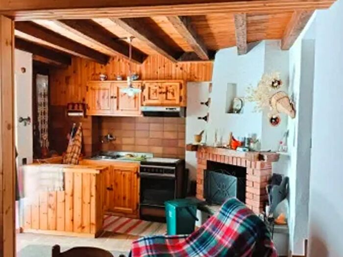 Casa quadrilocale in vendita in Via Gordona, Schignano