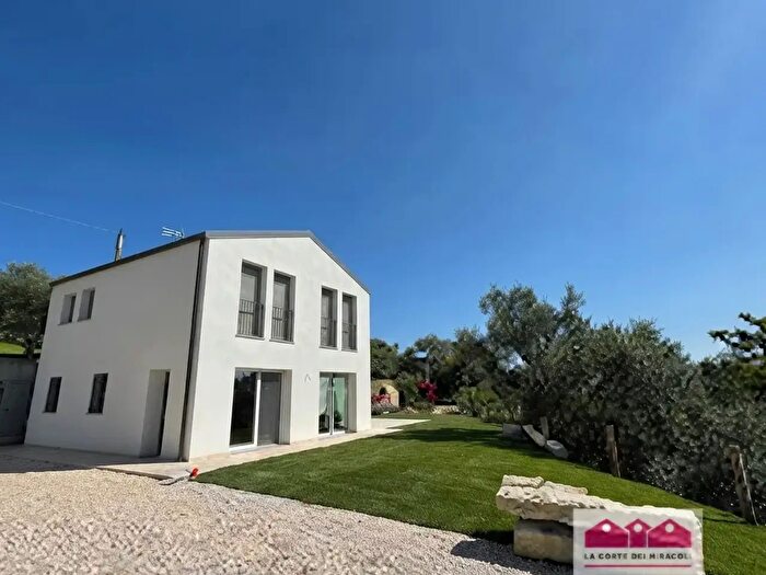 Casa con 5 locali in affitto in Via San Donato, Villaga