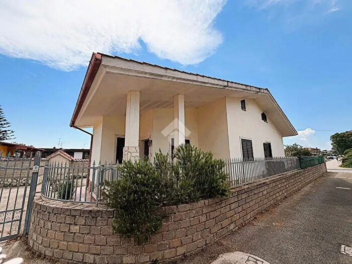 Casa quadrilocale in vendita in Via Pavia, Ardea