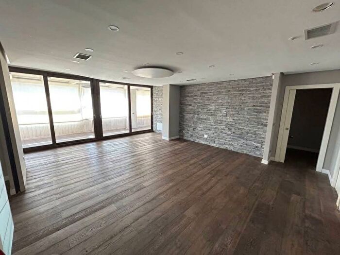 Appartamento trilocale in vendita in Viale Giacomo Mancini, Mancini, Cosenza