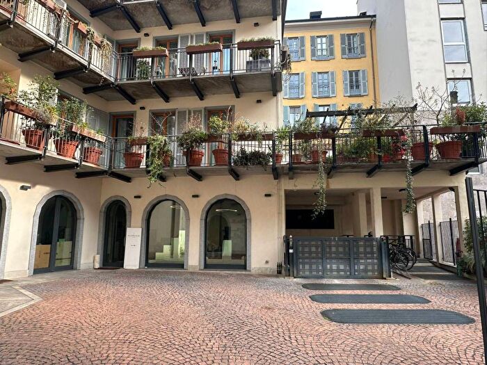 Appartamento quadrilocale in affitto in via Gorani, Carrobbio, Milano