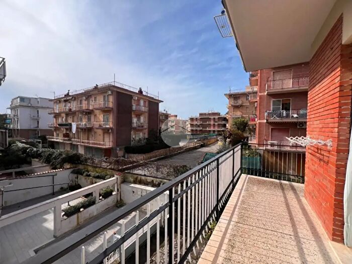 Appartamento trilocale in vendita in Via Messina, Gaeta