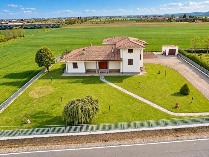 Casa con 8 locali in vendita in Via Piovera, Alessandria