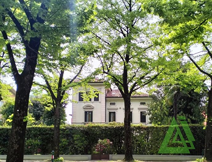 Casa con 7 locali in vendita in Treviso