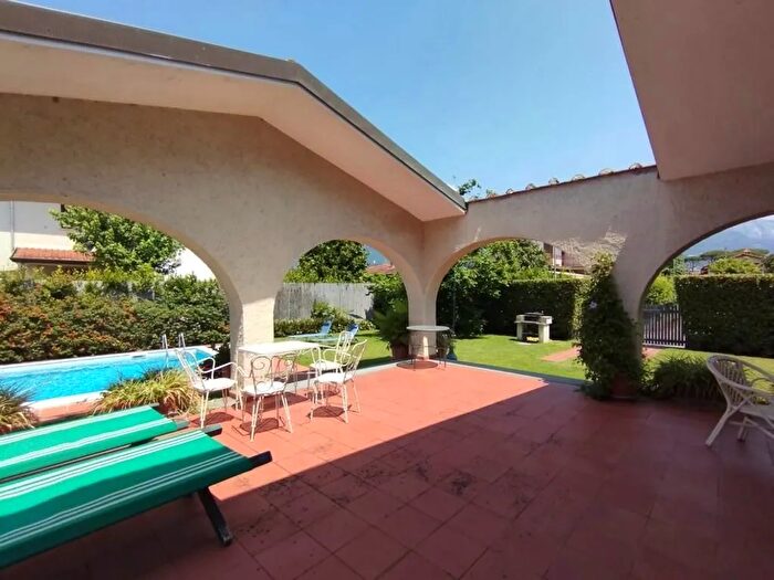 Casa trilocale in vendita in Via Ammiraglio Morin a, Forte Dei Marmi