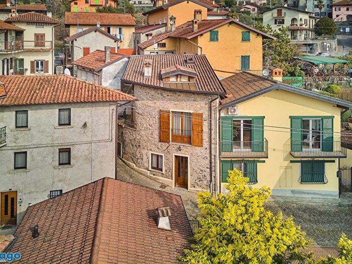 Casa trilocale in affitto in Via alla Volta, Lierna