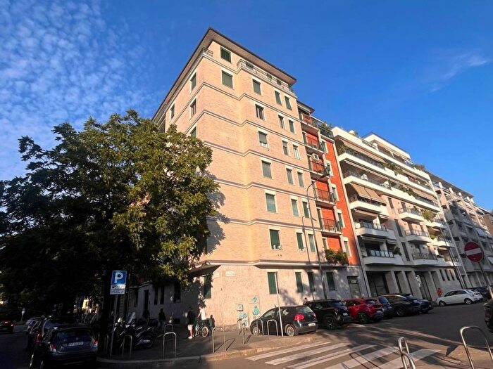 Appartamento trilocale in affitto in Cenisio, Milano