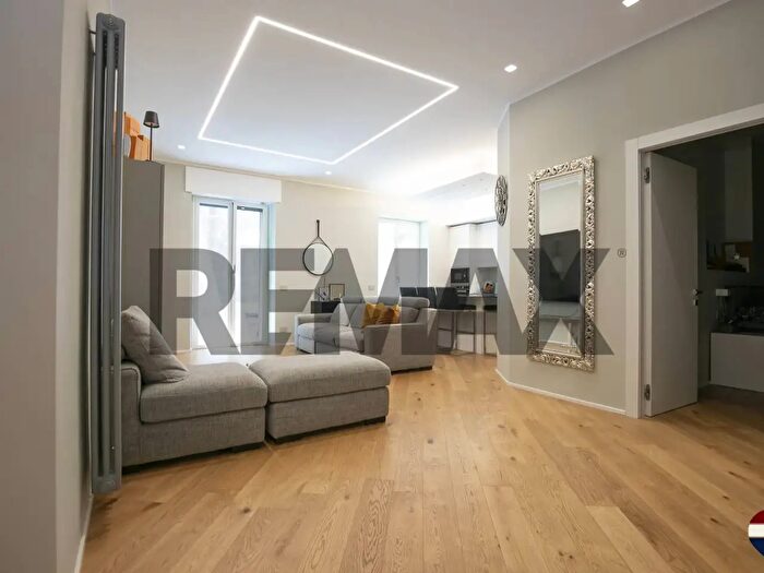 Appartamento con 5 locali in vendita in Via Giovanni Bovio, Genova
