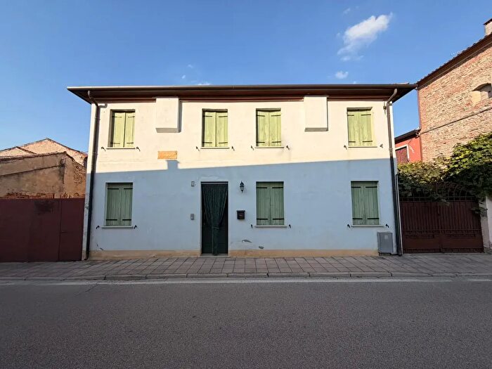 Casa con 5 locali in vendita in Via Sant'Alberto, Castelbaldo