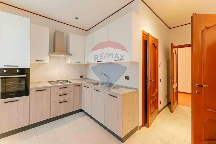 Appartamento trilocale in vendita in Piazza Mantegazza, Samarate