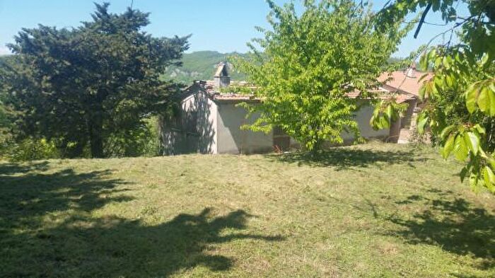 Casa quadrilocale in vendita in Frazione Pieve San Nicolò, Assisi