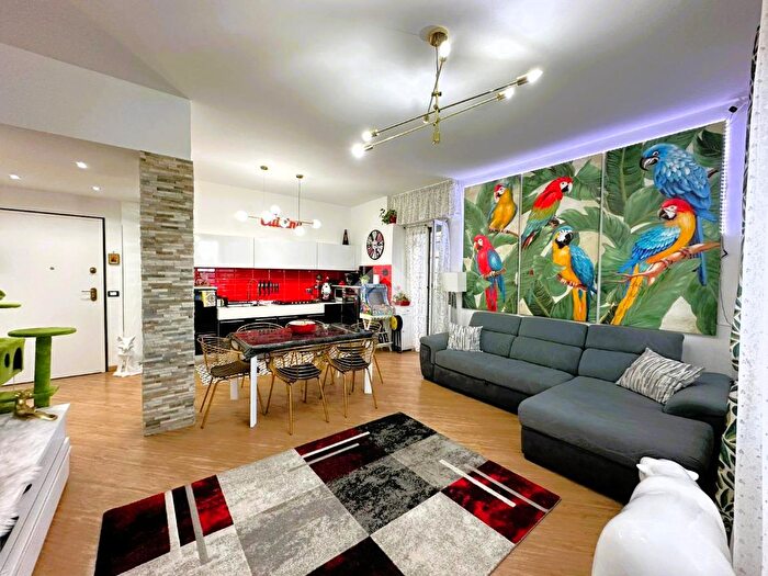 Appartamento trilocale in vendita in Via Nostra Signora degli Angeli, Savona