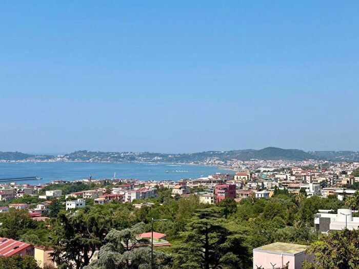 Appartamento quadrilocale in affitto in via domitiana, Arco Felice, Pozzuoli