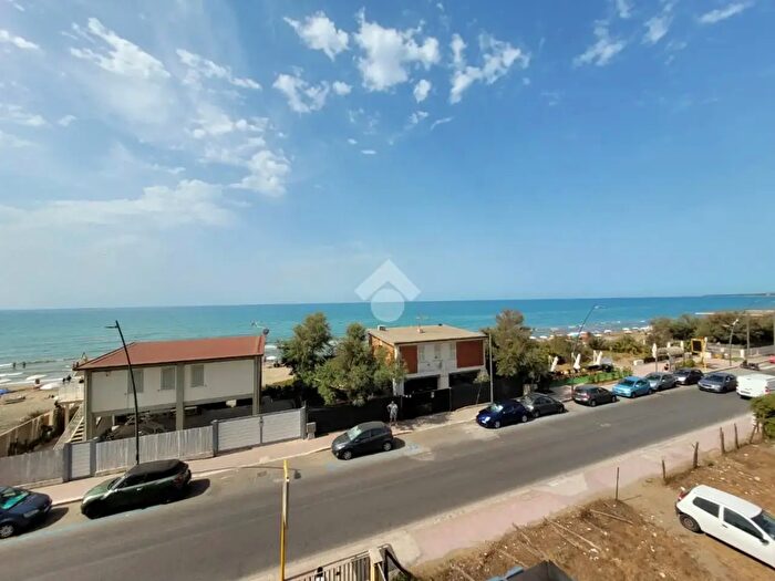 Appartamento trilocale in affitto in Str Lungomare, Latina