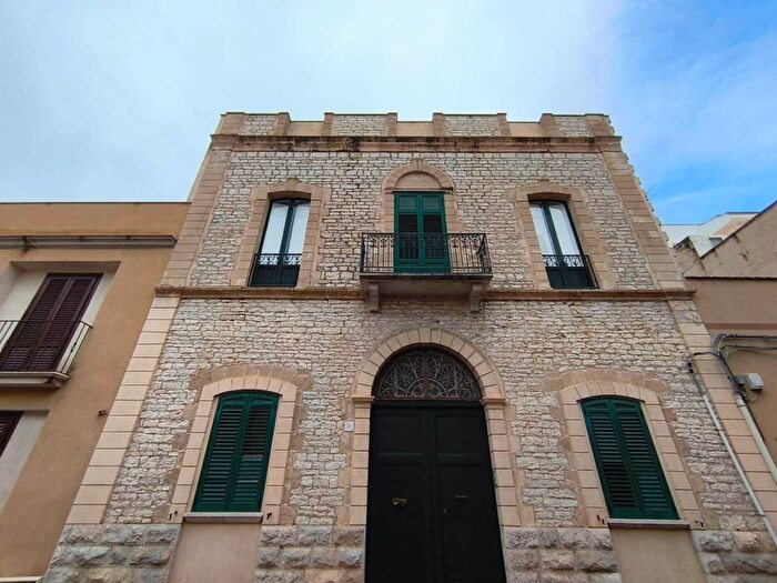 Appartamento bilocale in affitto in Via Tenente Lungaro, Casa Santa, Erice