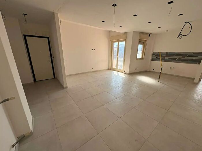 Appartamento trilocale in vendita in Via delle Olimpiadi, Aci Catena