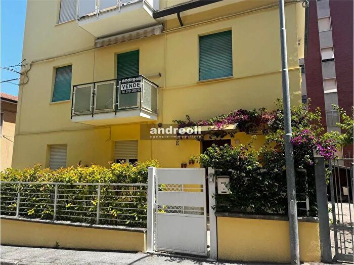 Appartamento con 6 locali in vendita in Jesi San Francesco, Jesi