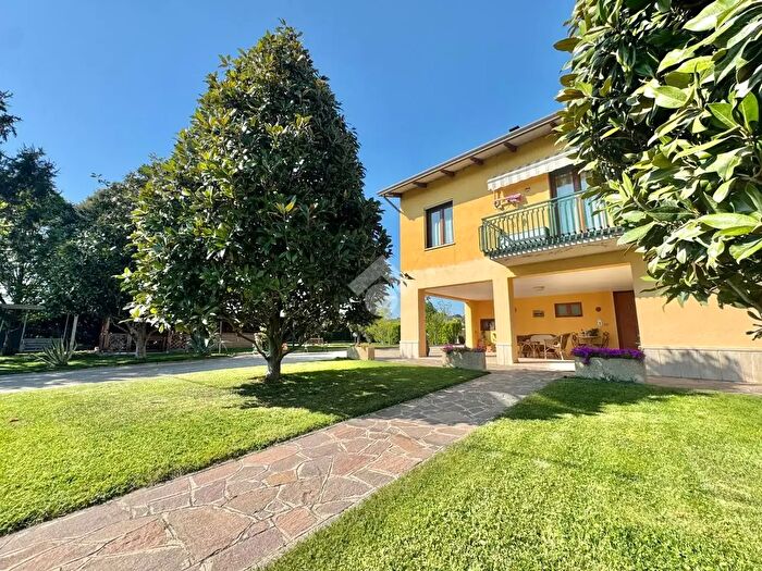 Casa con 9 locali in vendita in Str Ginestrella Muleti, Perugia