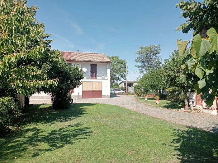 Casa con 9 locali in vendita in Alessandria