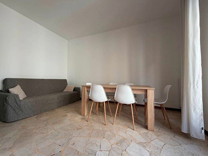 Appartamento trilocale in affitto in Via Venosa, Martini Insubria, Milano