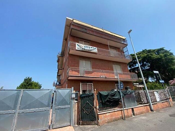 Appartamento trilocale in vendita in Via Publio Elio, Anagnina, Roma